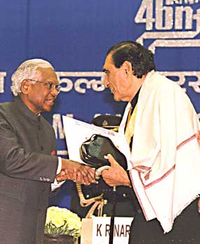 B R Chopra receiving the Dadasaheb Phalke award from President K R Narayanan