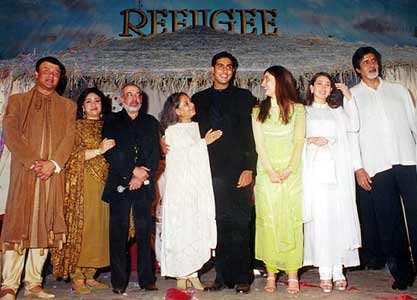 Anu Malik, Bindiya and J P Dutta, Jaya and Abhishek Bachchan, Kareena and Karisma Kapoor and Amitabh Bachchan at the Refugee music launch