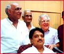 Yash Chopra and other members of the industry with Maharashtra CM Vilasrao Deshmukh