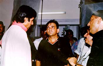 Basheer Ali (centre) with Amitabh Bachchan and Tinnu Anand (right)