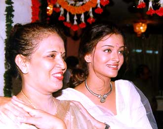 Aishwarya Rai with her mother, Vrinda