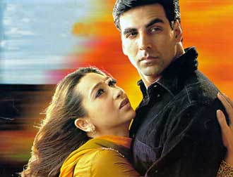 Akshay Kumar and Karisma Kapoor in Jaanwar