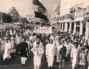 Hunte with Rajmohan Gandhi in a procession